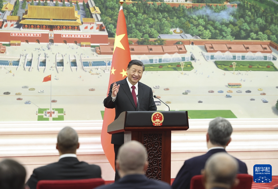 1月30日下午,国家主席习近平在北京人民大会堂接受42位驻华大使递交国书。这是递交国书仪式结束后,习近平在北京厅对使节们发表集体讲话。 1月30日下午,国家主席习近平在北京人民大会堂接受42位驻华大使递交国书。这是递交国书仪式结束后,习近平在北京厅对使节们发表集体讲话。